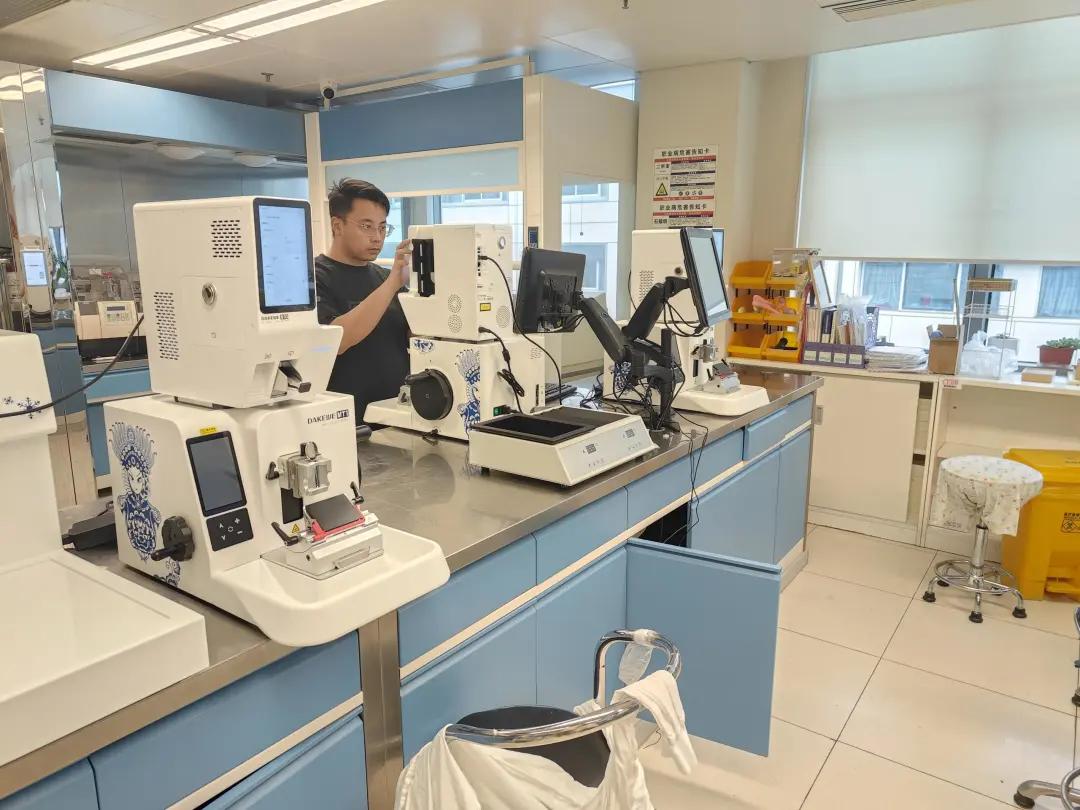 北京某头部大三甲病理科新升级！五台石蜡智控工作站助力精准诊断